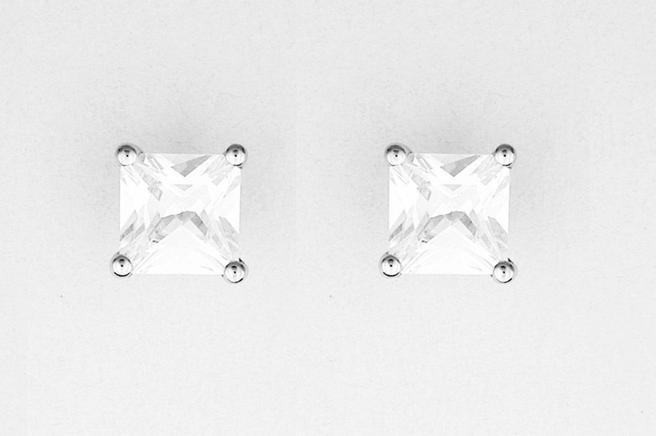 Picture of STUD, WHT 5mm PRNCES CUT