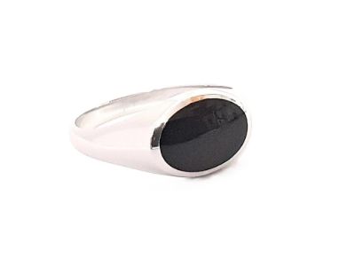 Picture of 7x11 OVAL. ONYX CABOCHON RING
