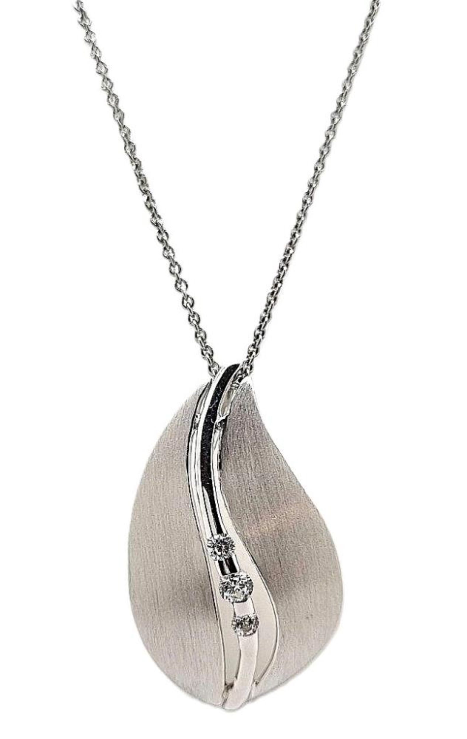 Picture of MATT LEAVES, POLISHED SPINE. 3CZ, PEND. with chain