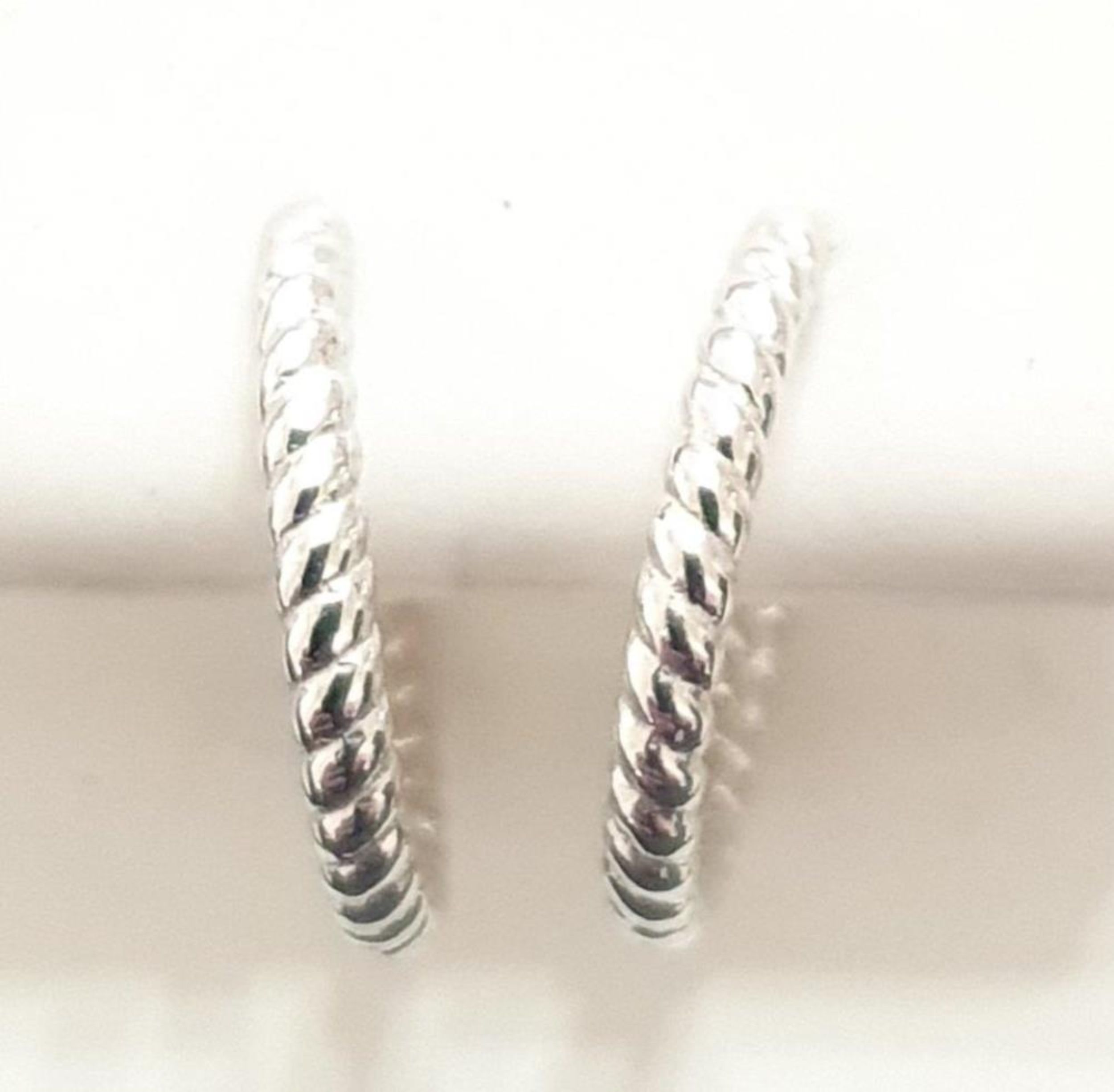 Picture of HUGGIE, POLISHED ROPE, 2x16mm