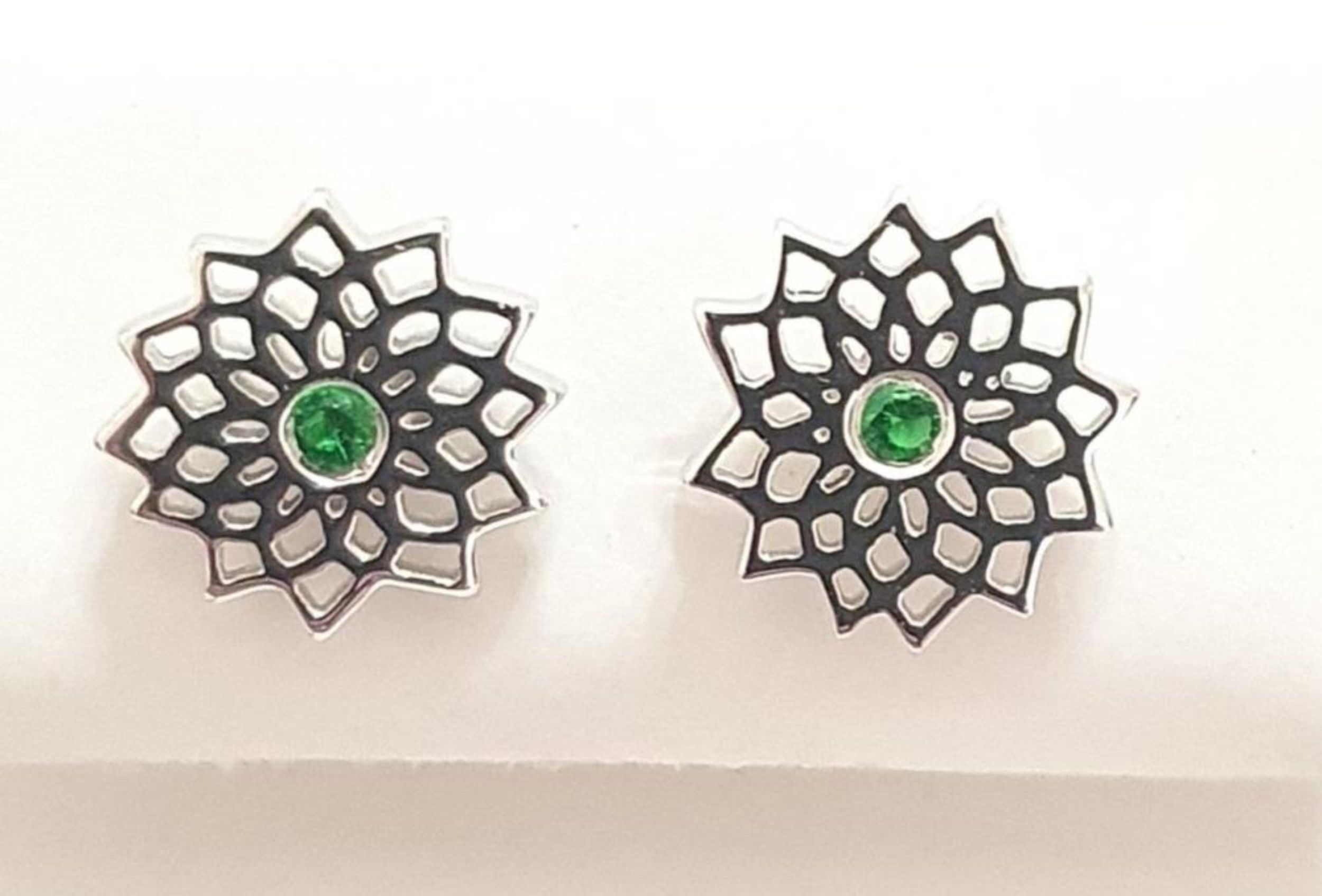 Picture of RH 8mm FLOWER OF LIFE, GREEN CTR